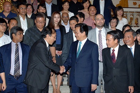Thủ tướng Nguyễn Tấn Dũng tiếp các nhà báo dự Hội nghị thường niên Mạng thông tin Châu Á - ảnh 1